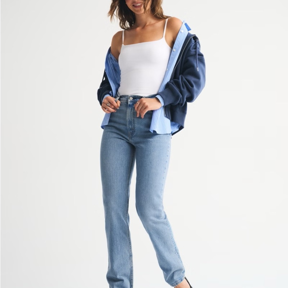 Abercrombie 90’s Straight Ultra High Rise Jeans- Medium Wash
